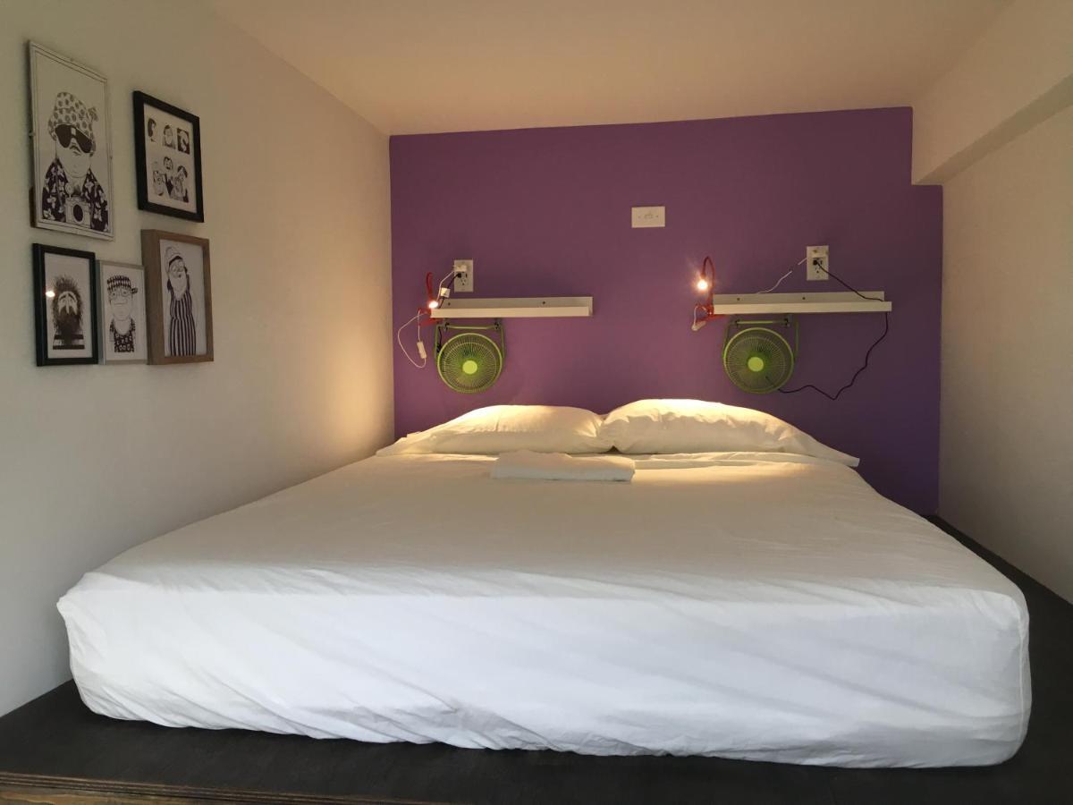 Crash Pad Adventure Hostel Хопкинс Экстерьер фото