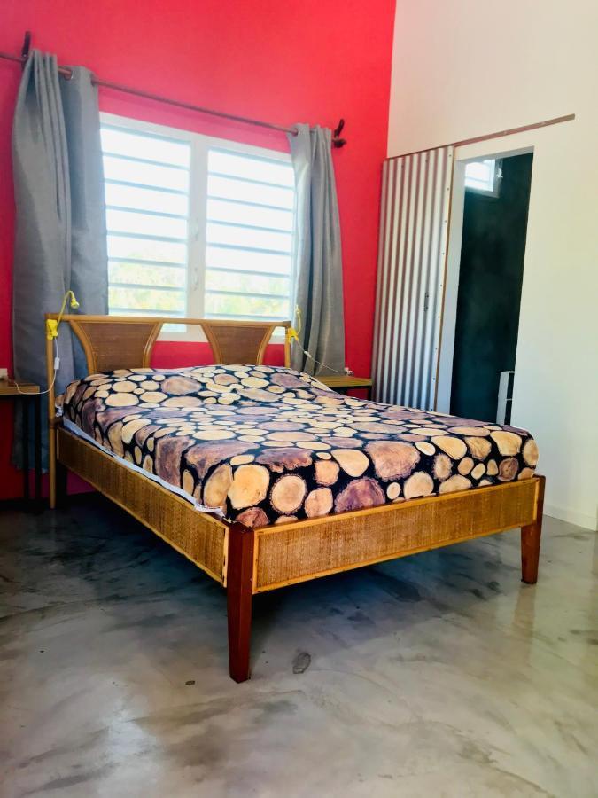 Crash Pad Adventure Hostel Хопкинс Экстерьер фото